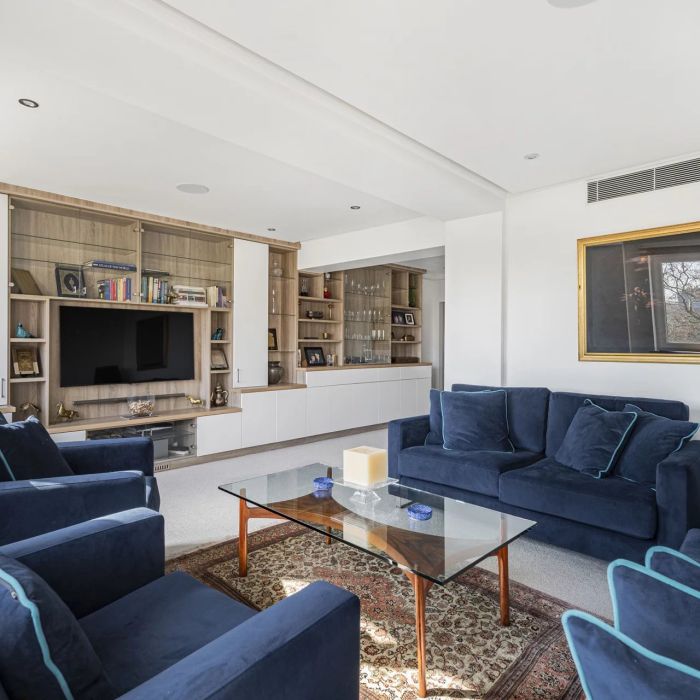 A fantastic, three bedroom, Mayfair apartment with south-facing views over Green Park.