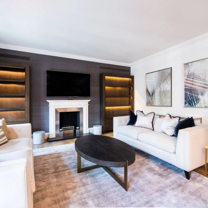 A high standard apartment with three ensuite double bedrooms and a porter in Mayfair.