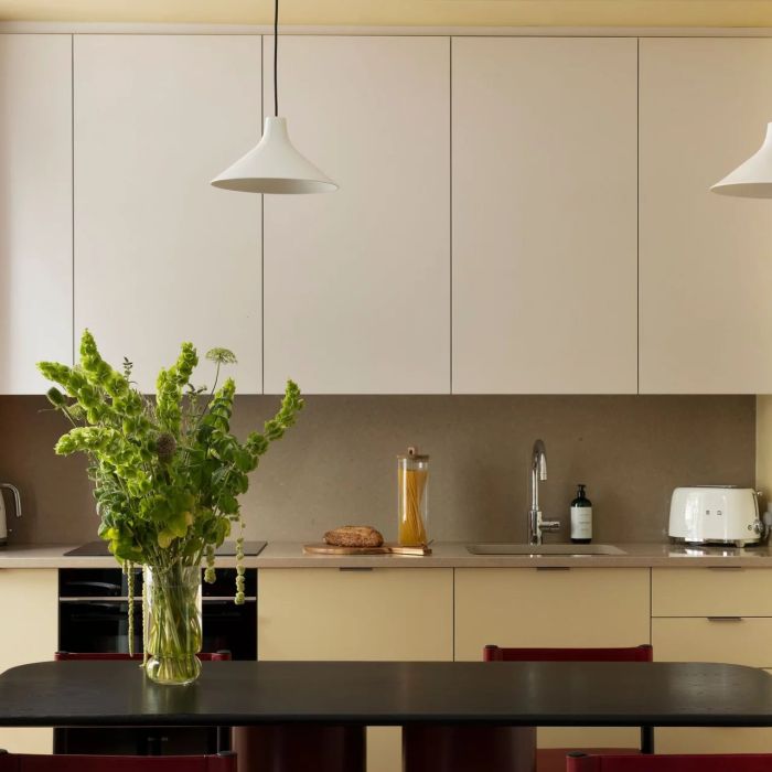 A lateral, one bedroom apartment in central Marylebone offering hotel-style services.