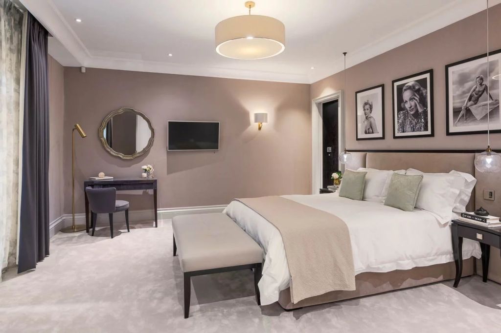 A luxurious Grade II listed stucco-fronted maisonette in Belgravia