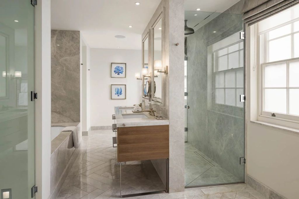 A luxurious Grade II listed stucco-fronted maisonette in Belgravia