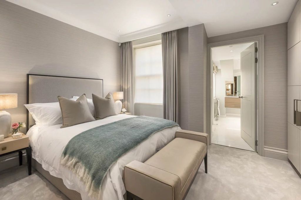 A luxurious Grade II listed stucco-fronted maisonette in Belgravia