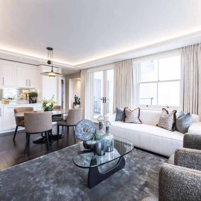 A luxurious one bedroom apartment situated just moments from Kensington High Street.