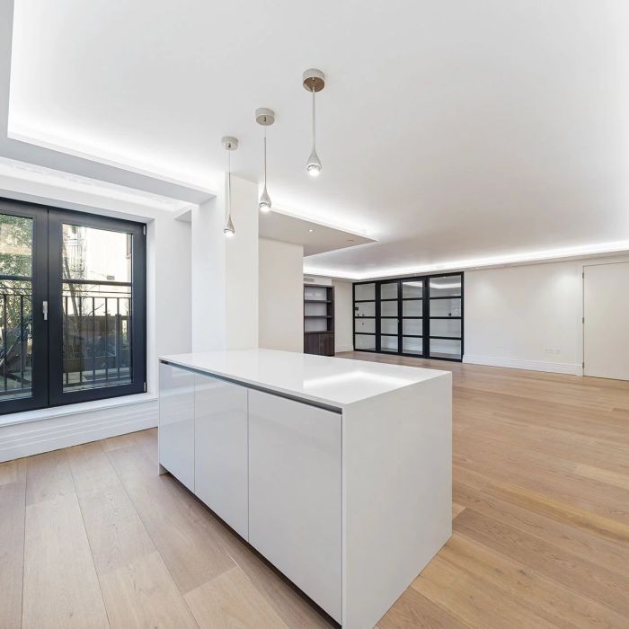 A modern two bedroom apartment on Kensington Garden Square, situated just a short walk from Kensington Gardens.