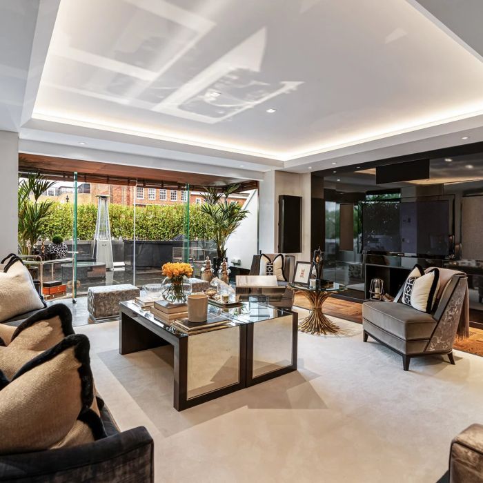 A spectacular duplex apartment, a rare jewel located in the heart of Mayfair.