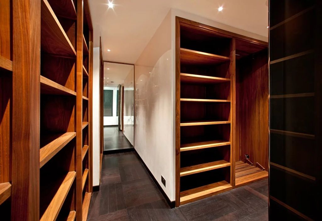 A spectacular duplex apartment, a rare jewel located on the in the heart of Mayfair.