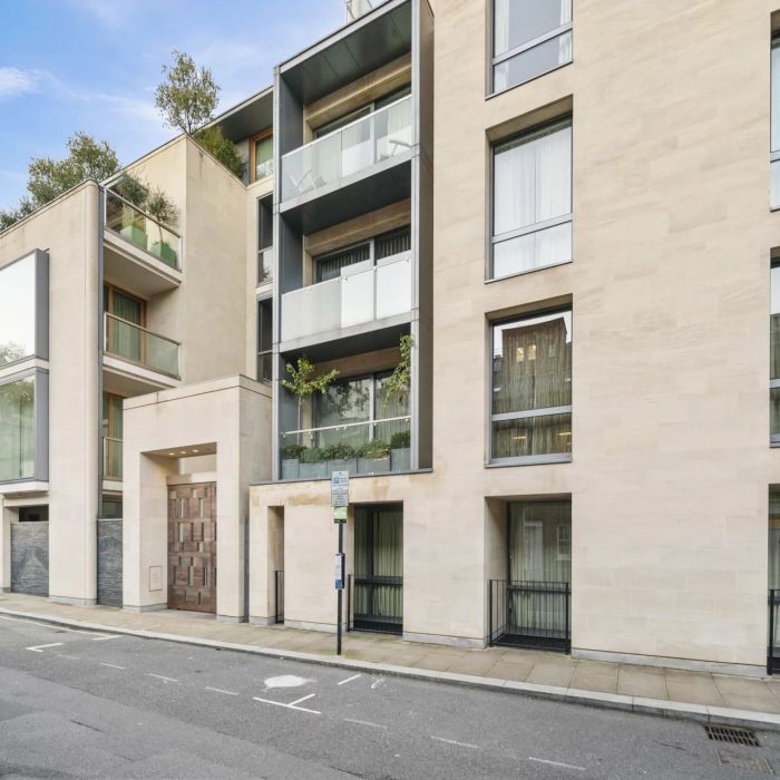 A stylish lateral apartment moments from Belgrave Square