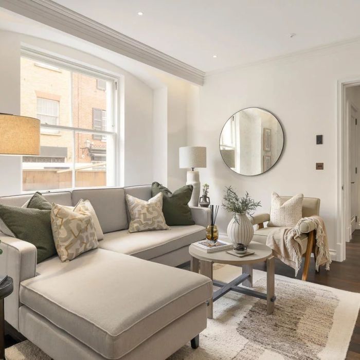 A townhouse with a private entrance located in a boutique development in the centre of Mayfair.