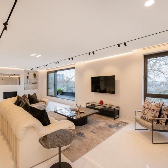 A well presented, radiant penthouse apartment with lift and large balcony in Belsize park.