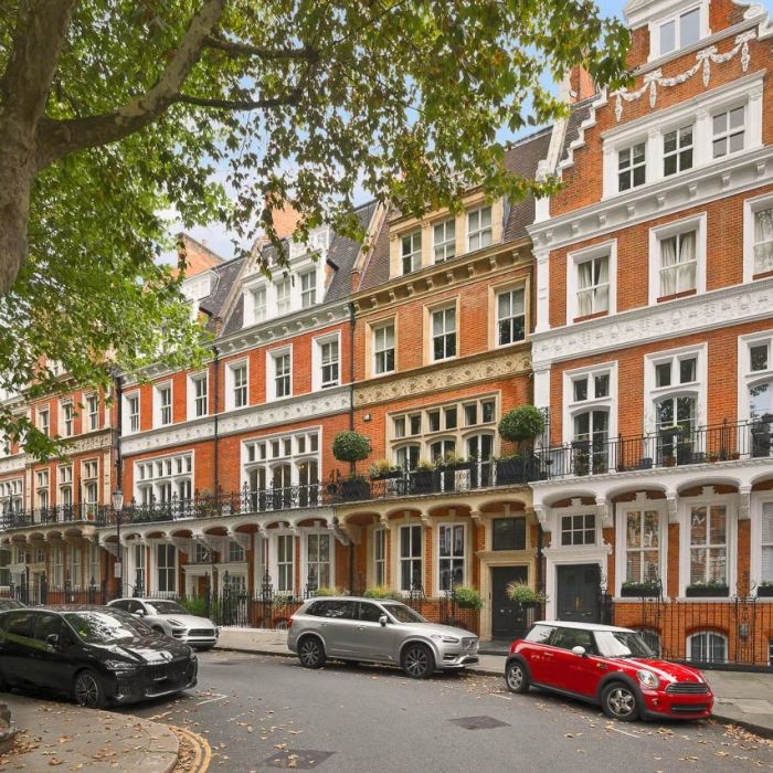 An elegant red-brick townhouse in prime Kensington location