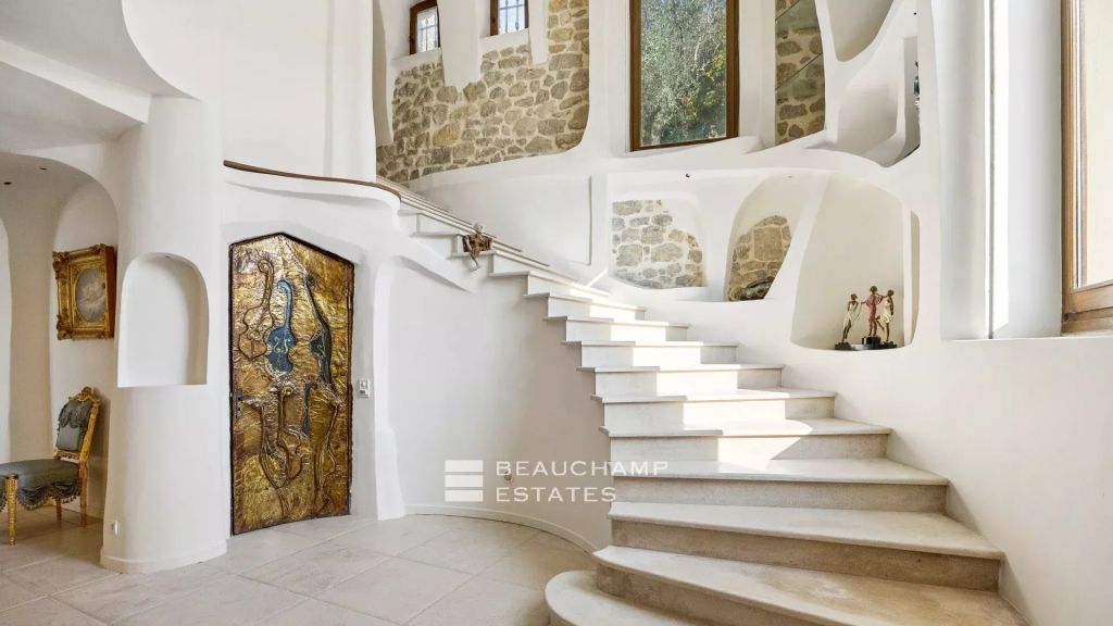 An Exceptional Provencal Property Overlooking the Hinterland