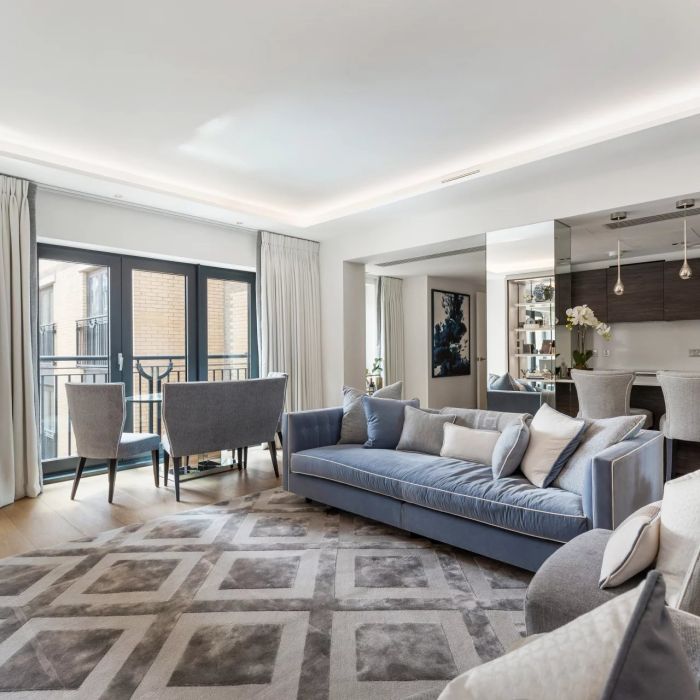 An immaculately presented two bedroom apartment situated within the sought after Kensington Gardens Square development.