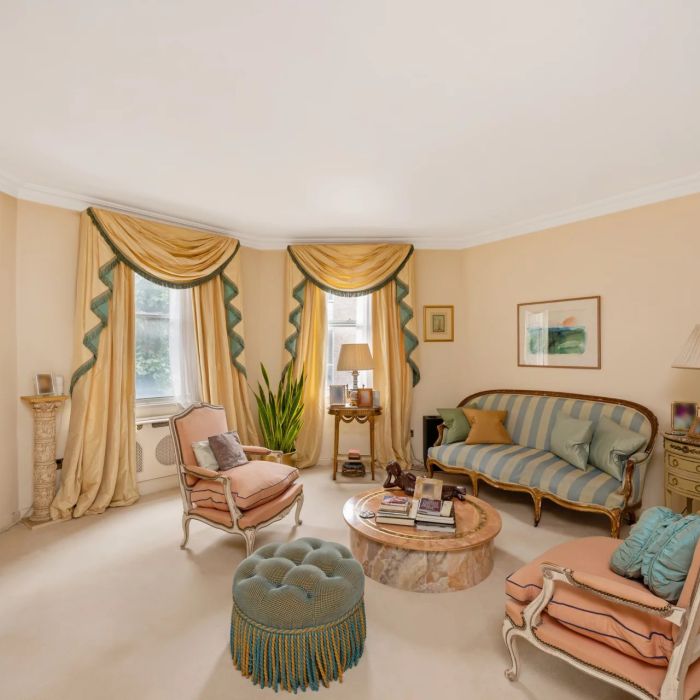 An open plan apartment benefitting from a lift and porter in Maida Vale.