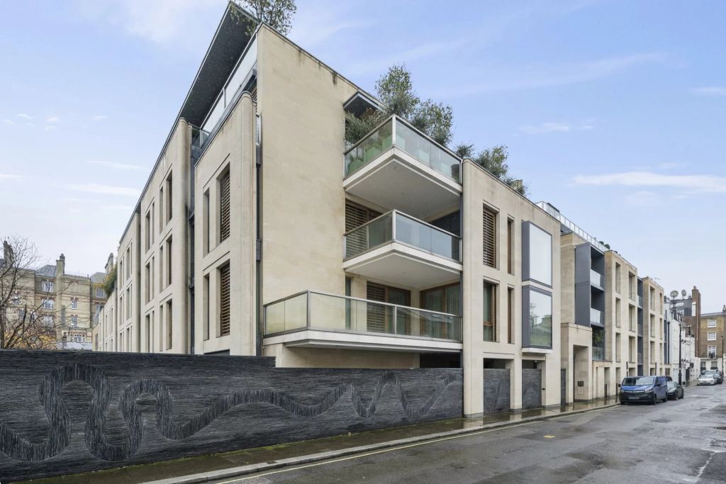 An open plan ground floor apartment in the heart of Belgravia