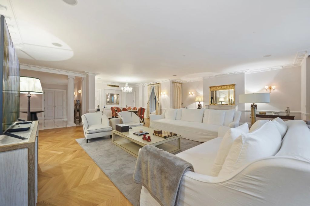 An open plan ground floor apartment in the heart of Belgravia