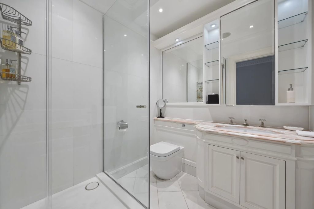 An open plan ground floor apartment in the heart of Belgravia