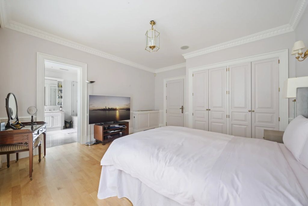 An open plan ground floor apartment in the heart of Belgravia