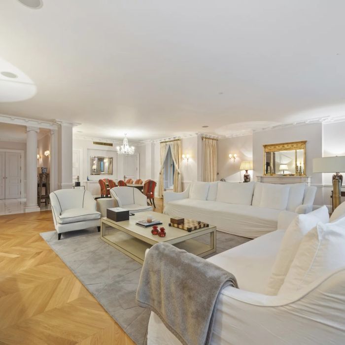 An open plan ground floor apartment in the heart of Belgravia