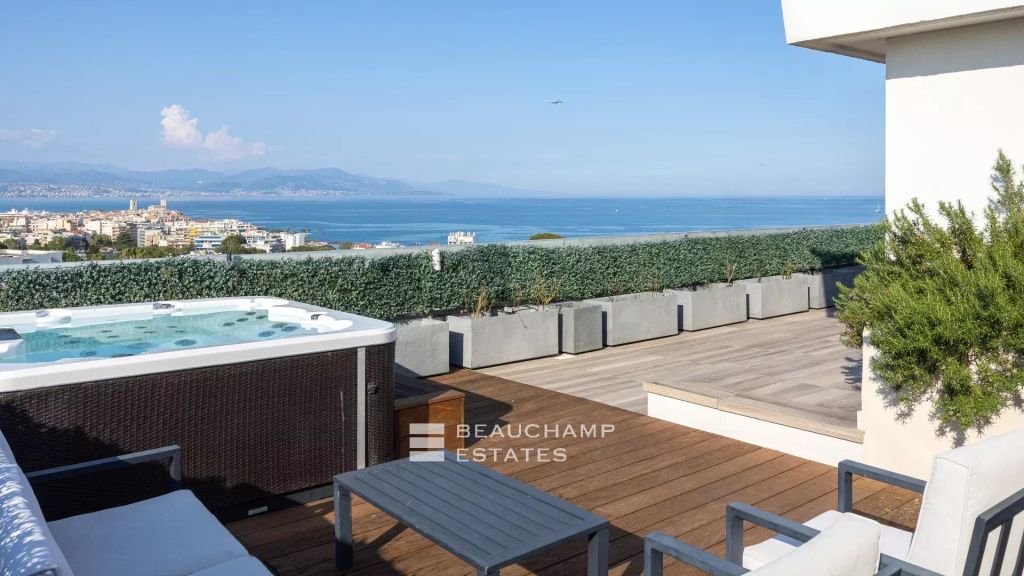 penthouse with panoramic sea view – antibes