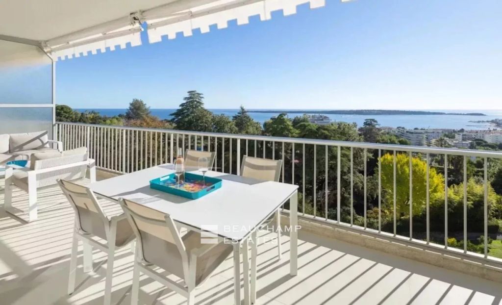 Apartment with terrace