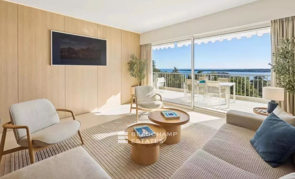 Apartment with terrace