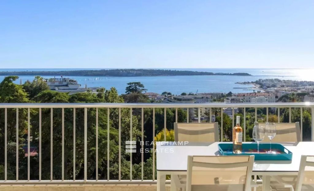 Apartment with terrace