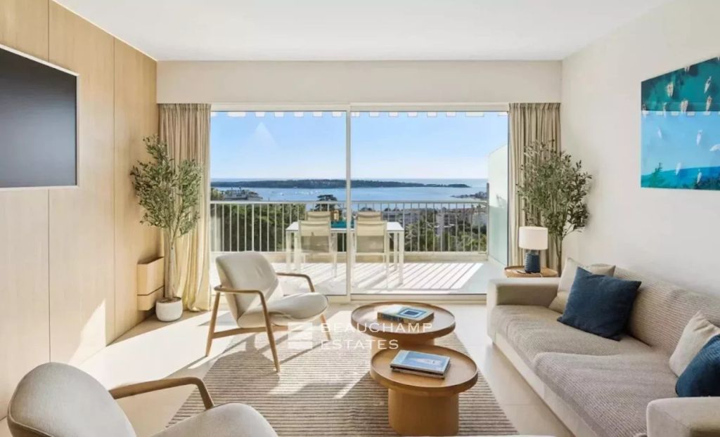 Apartment with terrace