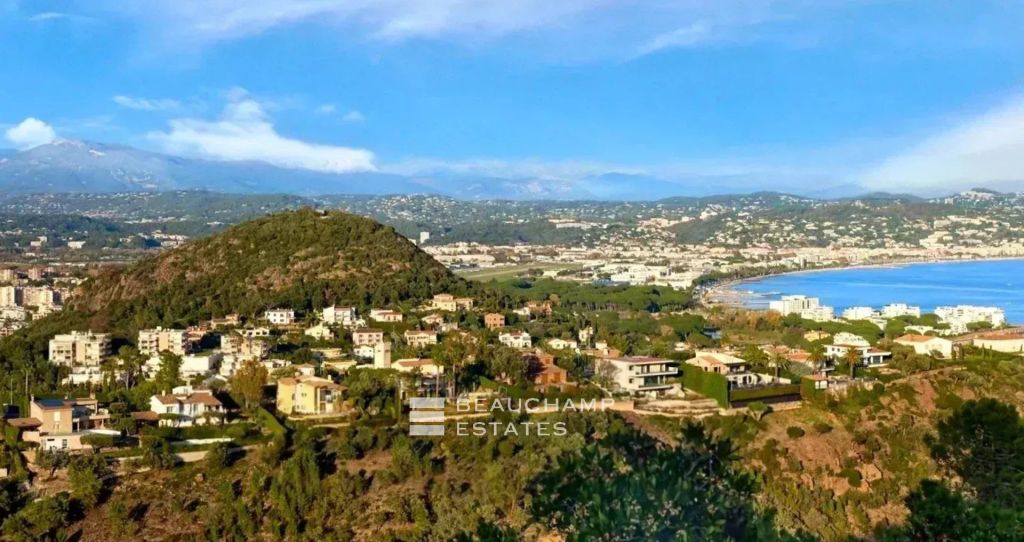Architect-Designed Villa in the Couëlle Style with Sea and Estérel Views