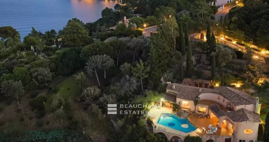 Architect-Designed Villa in the Couëlle Style with Sea and Estérel Views