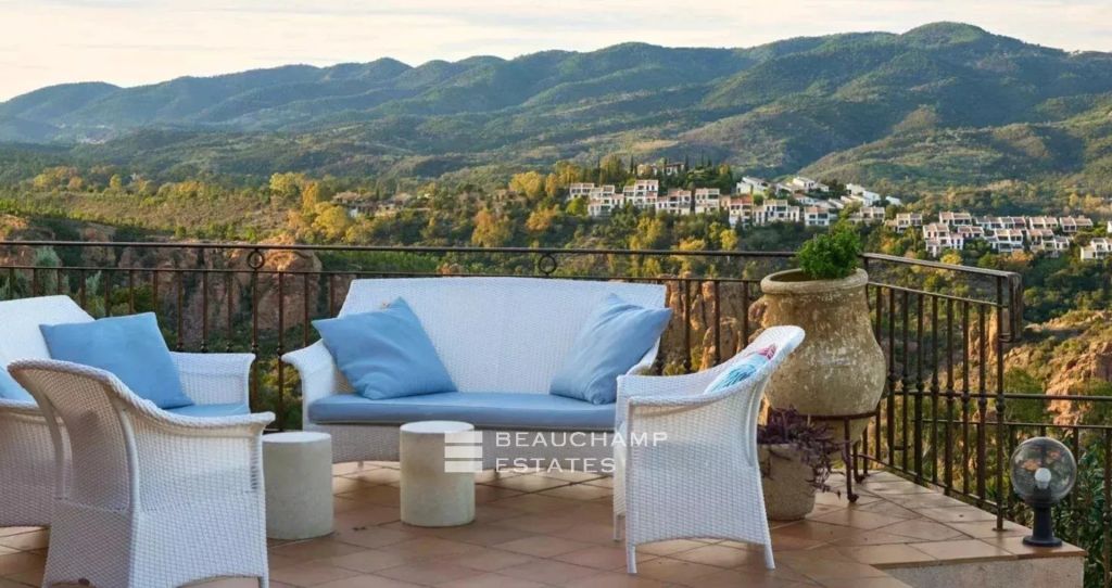 Architect-Designed Villa in the Couëlle Style with Sea and Estérel Views