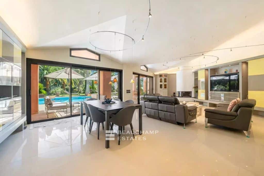 Architect-Designed Villa with Curved Lines, Close to Mougins Village