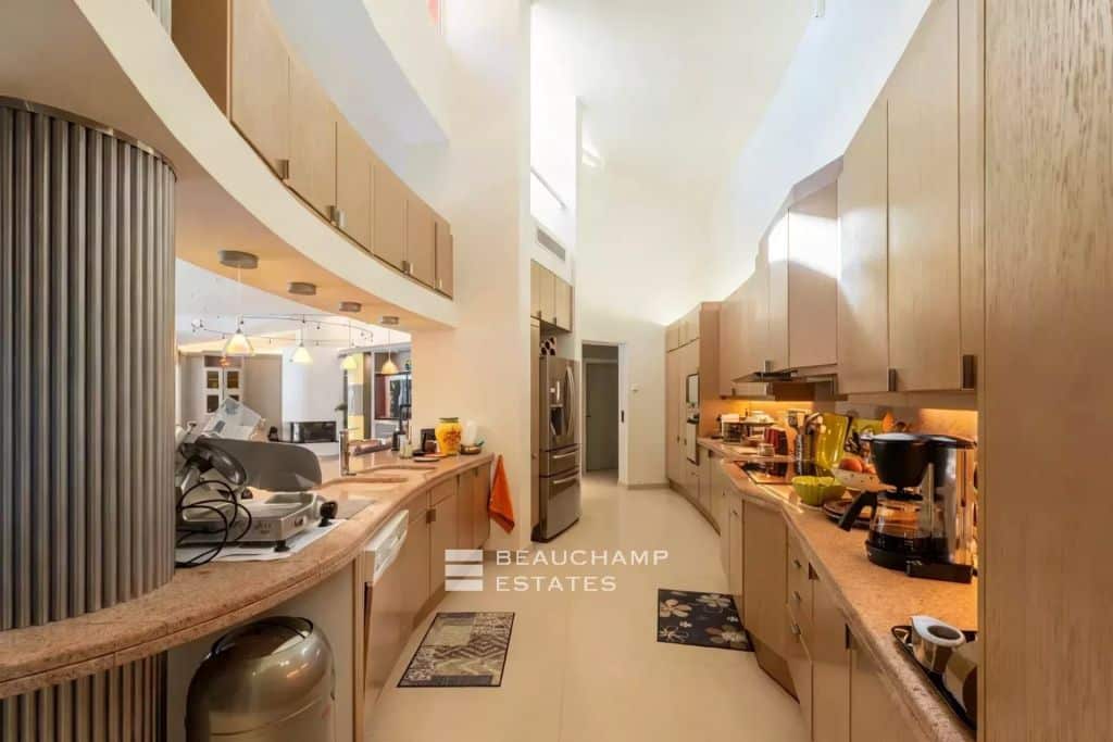 Architect-Designed Villa with Curved Lines, Close to Mougins Village