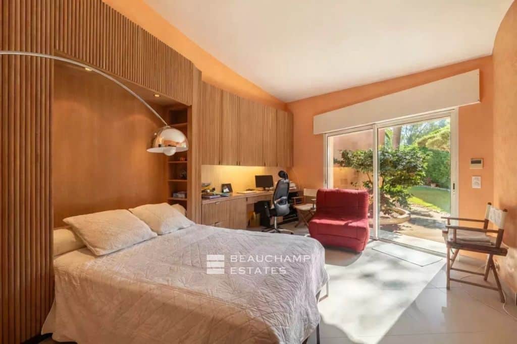 Architect-Designed Villa with Curved Lines, Close to Mougins Village