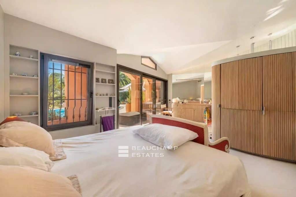 Architect-Designed Villa with Curved Lines, Close to Mougins Village