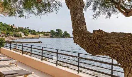 BAY OF SAINT-TROPEZ – GRIMAUD – PIEDS DANS L’ EAU