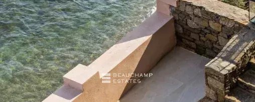 BAY OF SAINT-TROPEZ – GRIMAUD – PIEDS DANS L’ EAU