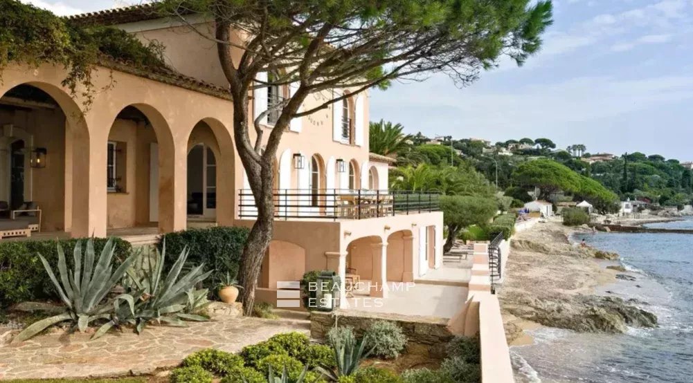 BAY OF SAINT-TROPEZ – GRIMAUD – PIEDS DANS L’ EAU