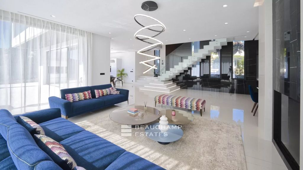 Beautiful modern villa Antibes