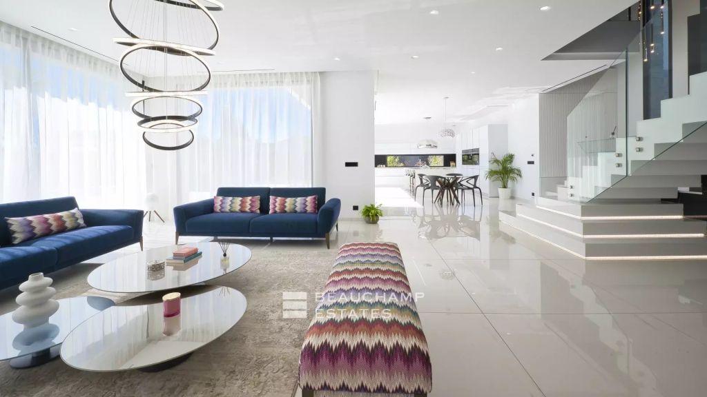 Beautiful modern villa Antibes