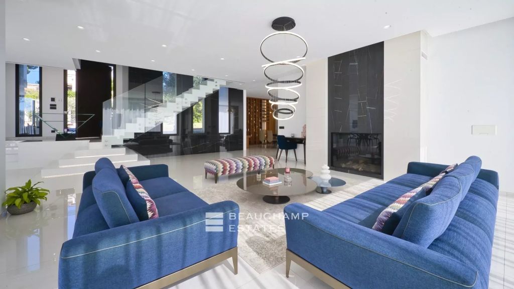 Beautiful modern villa Antibes