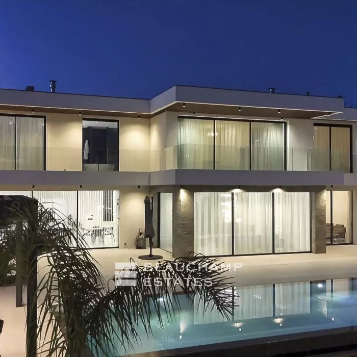 MAGNIFIQUE VILLA CONTEMPORAINE QUARTIER RÉSIDENTIEL ANTIBES