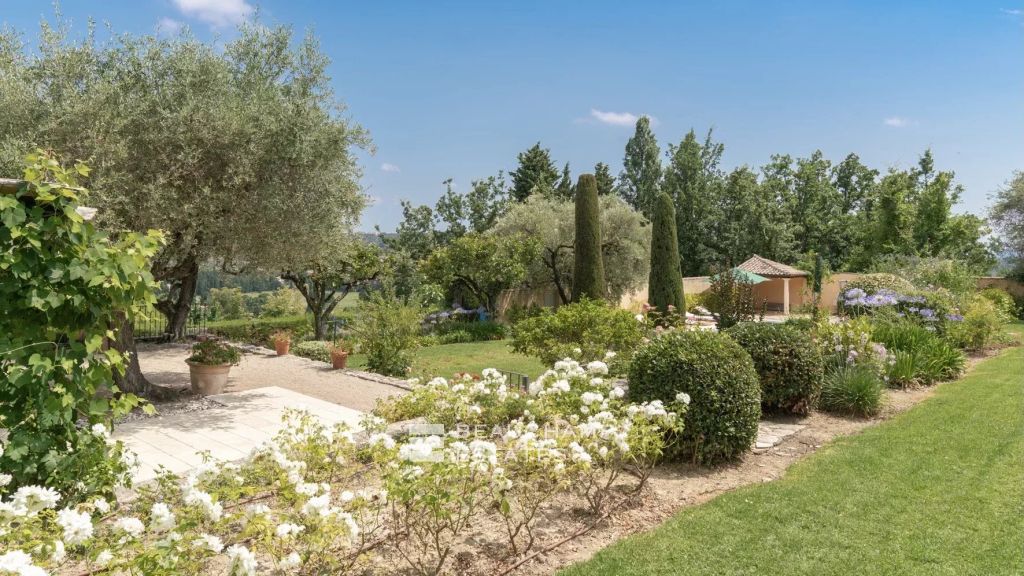 Beautiful property in the village of Opio overlooking the golf course