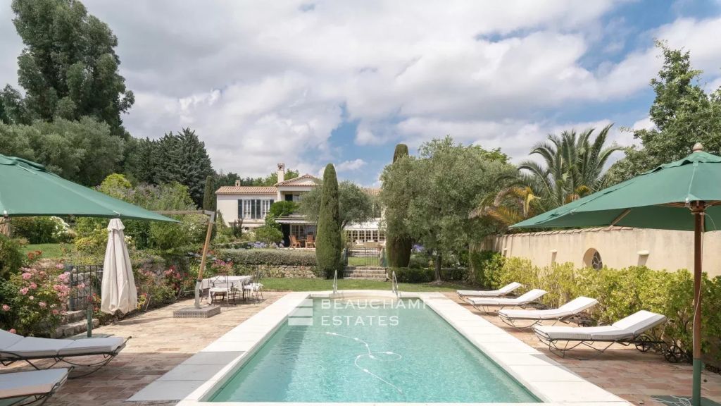 Beautiful property in the village of Opio overlooking the golf course