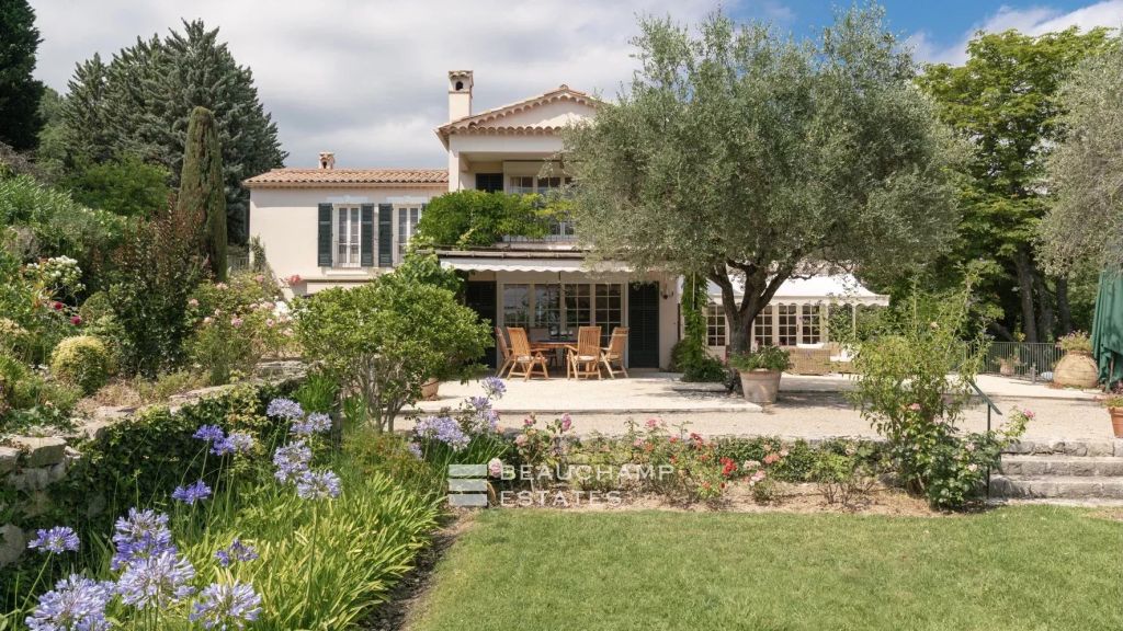 Beautiful property in the village of Opio overlooking the golf course