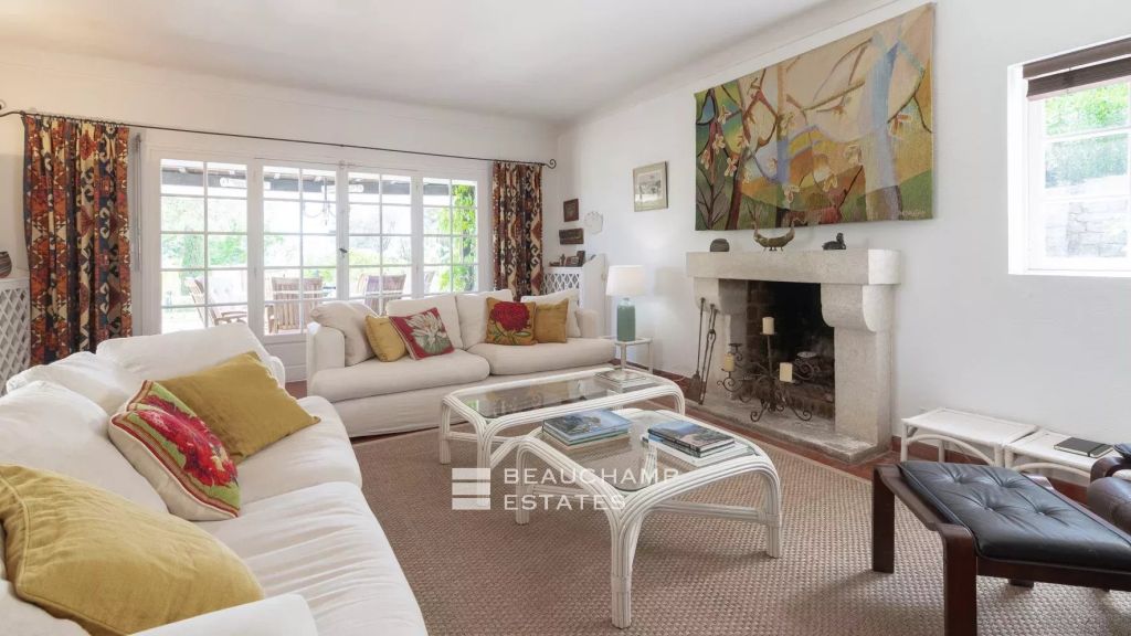 Beautiful property in the village of Opio overlooking the golf course