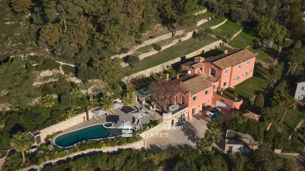 Beautiful Villa with panoramic sea view in Mougins