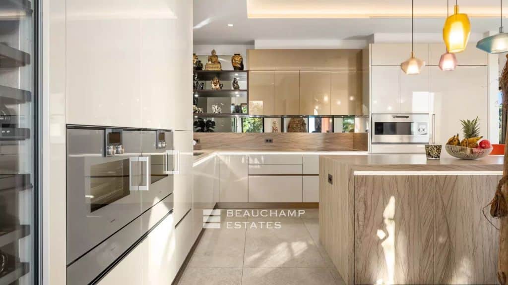 Beautiful Villa with panoramic sea view in Mougins