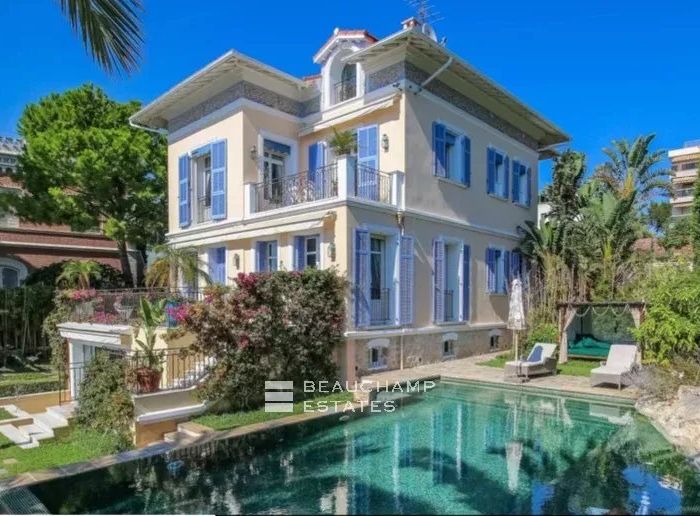 Villa style Belle époque les pieds dans l&rsquo;eau