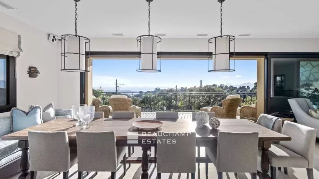 Breathtaking Sea & Mountain Views – Renovated Villa, Cannes, 5 Bedrooms, Pool & Cinema Room
