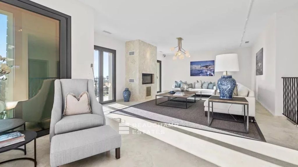 Breathtaking Sea & Mountain Views – Renovated Villa, Cannes, 5 Bedrooms, Pool & Cinema Room